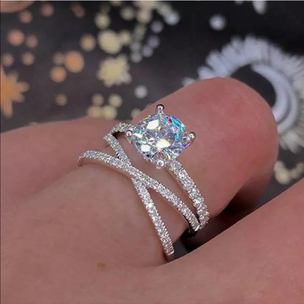 New Infinity 925 Silver Round Cut White Sapphire